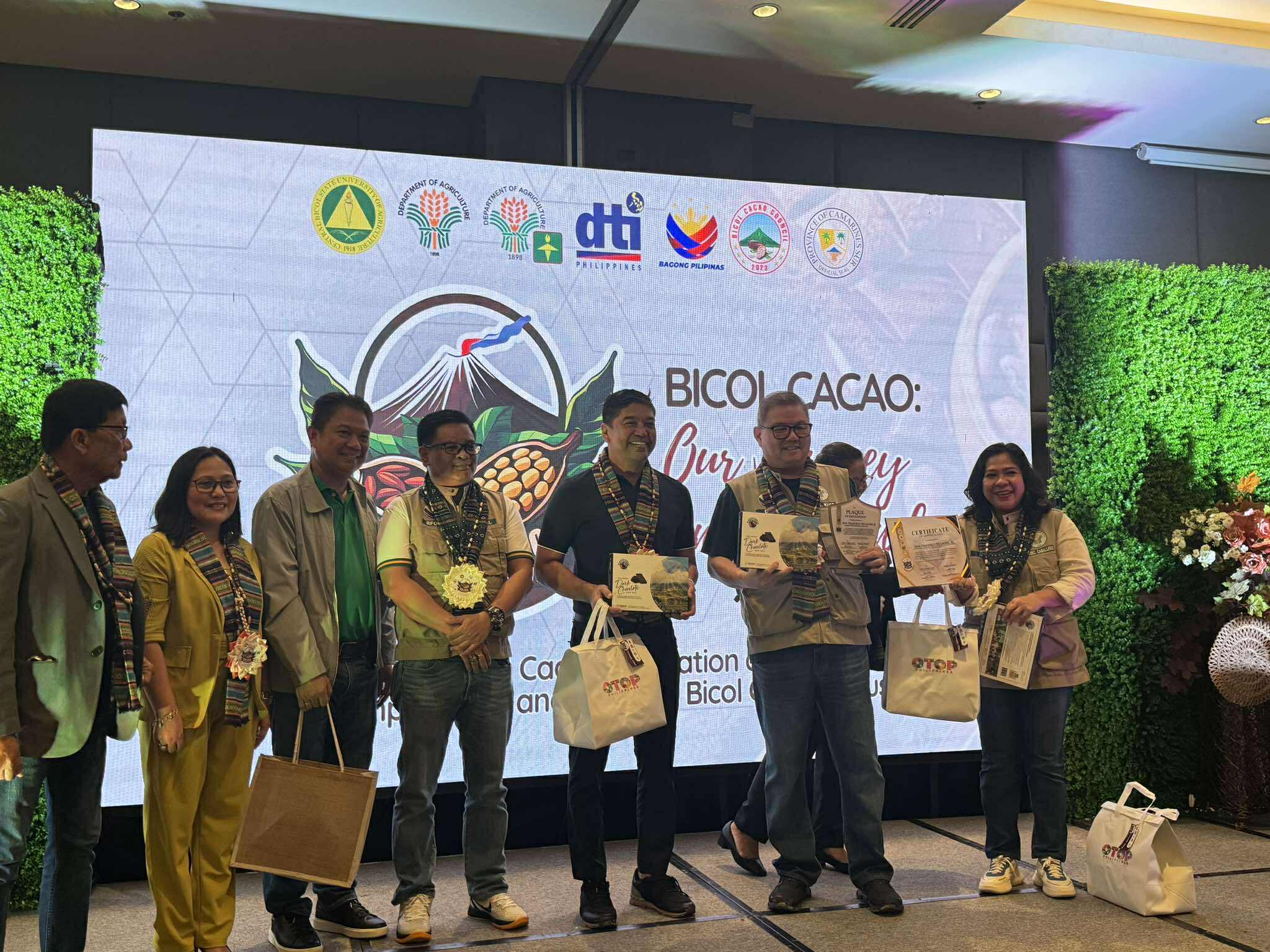 BICOL’S CACAO INDUSTRY GETS A BOOST WITH CBSUA AND PARTNER COLLABORATION