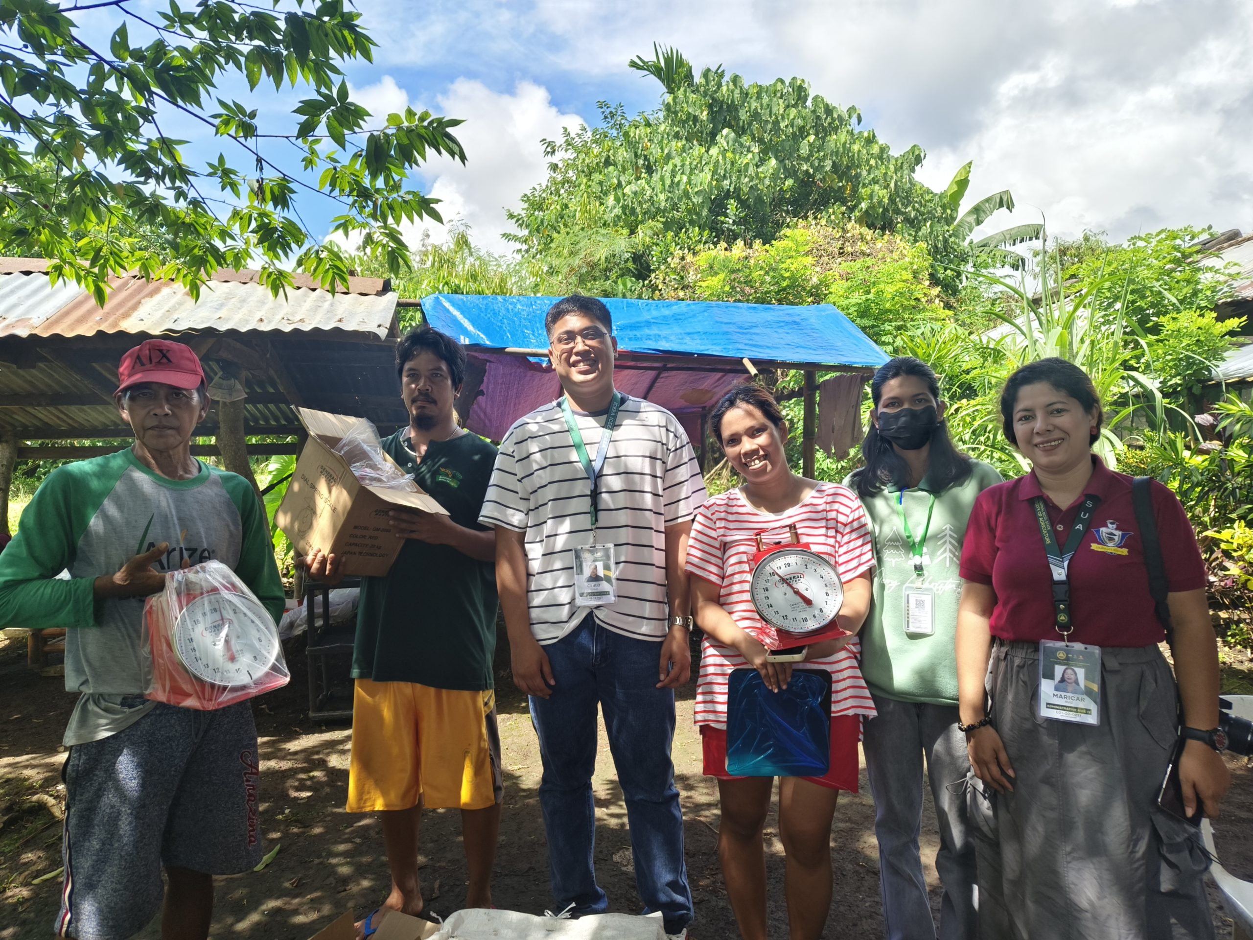 CBSUA, DA-RFO V CONDUCTS DISPERSAL OF CAMARINES NATIVE CHICKEN IN TIGAON, CAMARINES SUR
